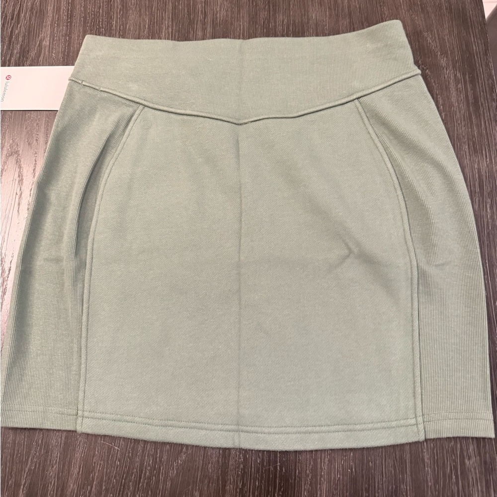 SOLD!!!!!   Lululemon Athletica High Rise Scuba Mini Skirts NWT - Picture 2 of 4